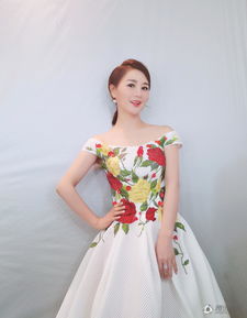  高清张鹭娇妻春晚定妆照曝光红裙仙气十足图片足球图片猫扑体育吧
