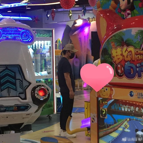  黄渤带二胎女儿现身儿童乐园,小萌娃活泼可爱样子很漂亮