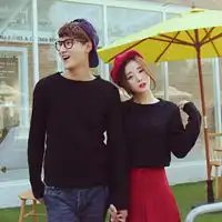  黑色毛衣情侣头像高清情侣黑色毛衣捂嘴头像一男一女
