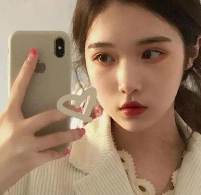  搞笑趣图段子走路偶然发现女神走在我前面,就悄悄跟着