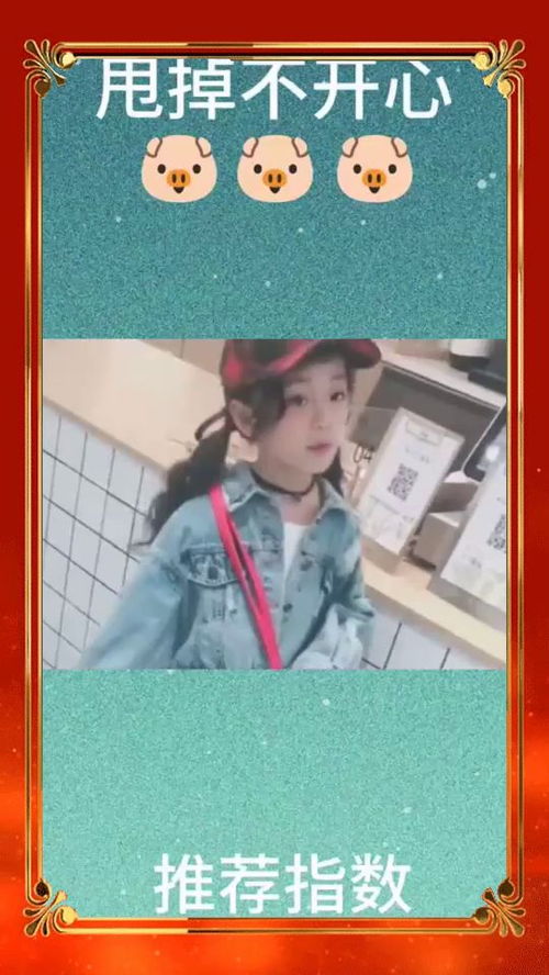  小宝宝戴着红色的帽子,真的好可爱呀