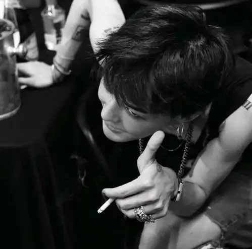 分享一组权志龙gdragon的黑白色系头像  分享一组权志龙gdragon的黑白色系头像