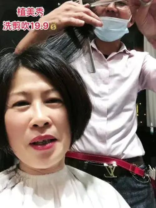  从来都没有遇到过一边给顾客理发,一边唱歌的发型师谢谢这位帅哥帮我弄了一个多小时的发型发型决定气质精致短发