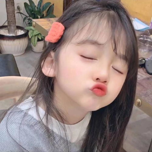  19岁女孩公园玩弹簧摇摇乐,还好今天穿的是紧身衣,场面太香艳