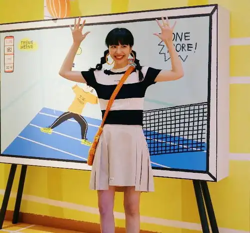  有一种减龄穿搭叫t恤百褶裙,青春又时尚,比你想象中的要美