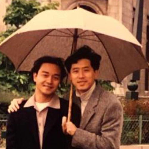  代孕风波成无稽之谈,65岁唐鹤德0点发文悼念张国荣冥诞,21年深情依旧