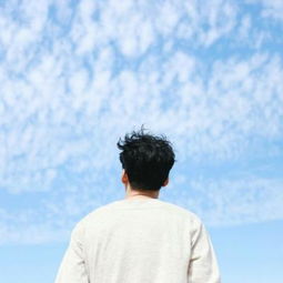  2018最火的男生背影头像帅气潮流别再冰冷的世界尽头抛弃我