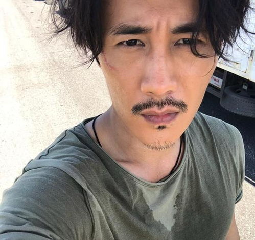  37岁杜淳回归大变样,留胡子蓄长发走颓废风,成了忧郁大叔