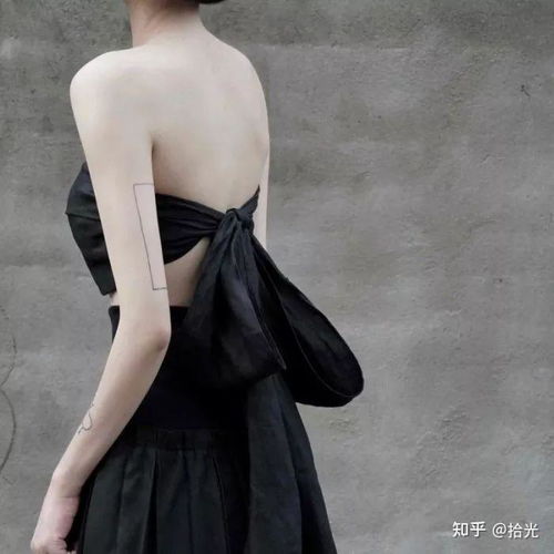 御姐头像背影黑色露背装