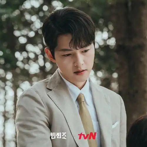 文森佐宋仲基与母亲拍遗照入后悔炼狱,演技入围实至名归 文森佐宋仲基与母亲拍遗照入后悔炼狱,演技入围实至名归