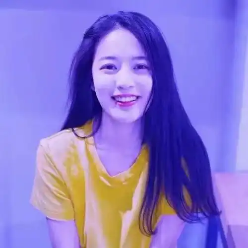  紫色超甜的女生头像,美女女生看过来