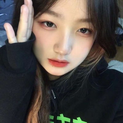 女生头像ins风格