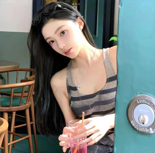  美女甜妹