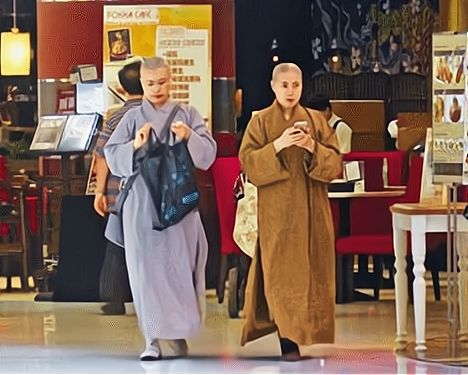  尼姑开豪车住别墅,与2个和尚结婚,东窗事发时,屋里还藏着假发