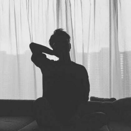  假装擅长一个人装冷酷,男生霸气黑白头像