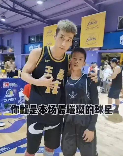  14岁独臂篮球少年张家城为何会一夜爆红他的付出需要认可