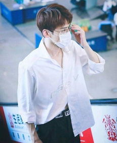 不好好穿衣服系列黄景瑜穿火这款,白敬亭禁欲,华晨宇私服诱人