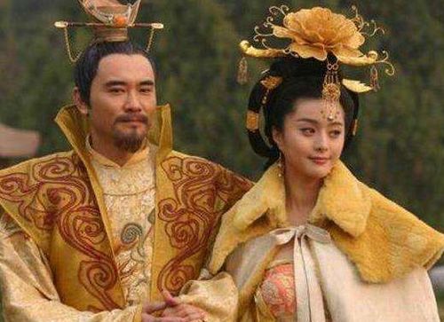  安禄山往华清池里放了些东西,讨好唐玄宗,结果杨玉环被迷住了