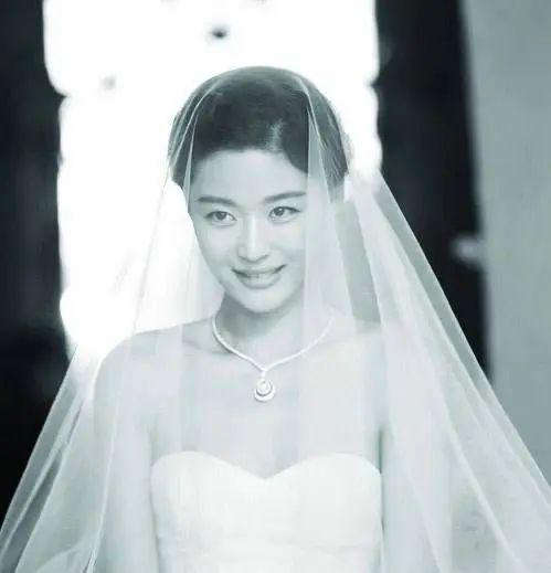  韩国女神全智贤翻车了声称要为抗疫减免租金,却造假被批是假面好房东