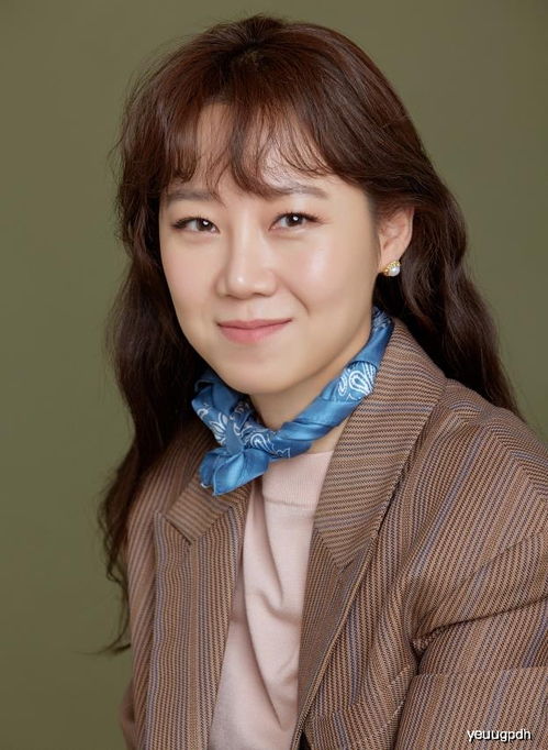 孔孝真最新大片太美了,西装革履妆容精致,气场两米八