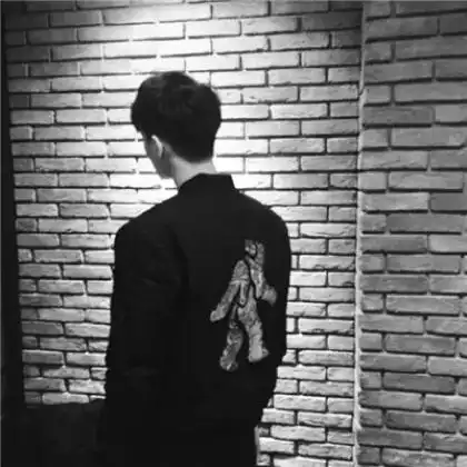  看淡一切的黑白伤感非主流男生头像,醉生梦死才是真