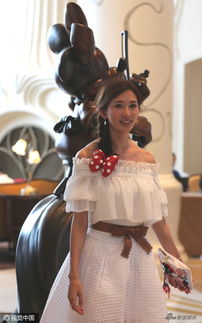  组图童话女神林志玲小露香肩歪头卖萌