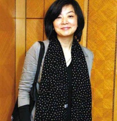  刘德华曾向她表白,周润发为她差点殉情,如今依旧孤身一人