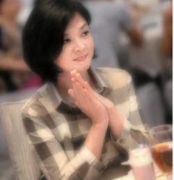  55岁小龙女陈玉莲素颜现身仙气依然