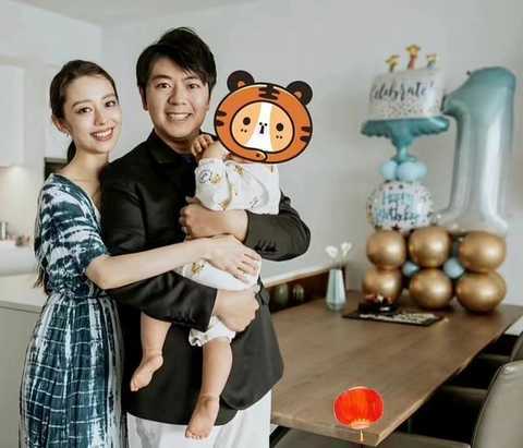  郎朗一家三口亮相红毯,吉娜与婆婆亲昵搂抱,甜蜜恩爱惹人羡