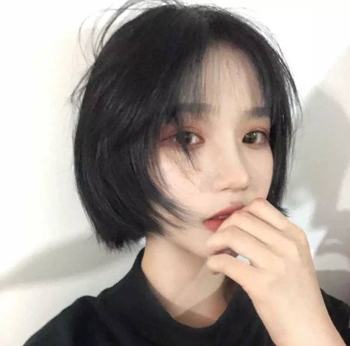忧郁笑的头像短发