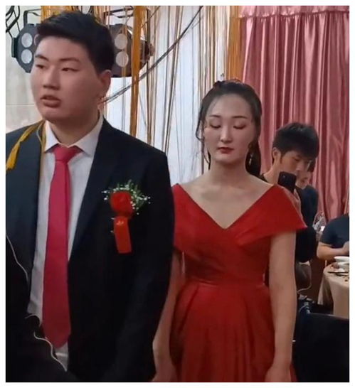  大衣哥儿子小伟无才无德,靠明星父亲娶到娇妻,妻子漂亮,学历高