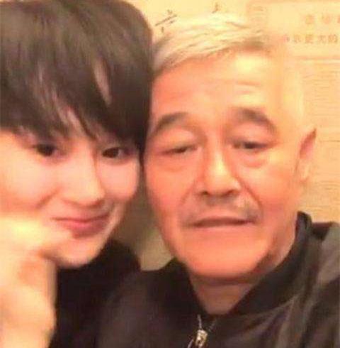  赵本山女儿公布与粉丝恋情,男友家底恐怖,给她送了600万礼物