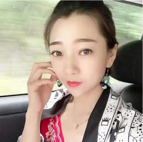  陌陌主播赛恩吉雅解锁乐器演奏新技艺葫芦丝吹响经典民乐乐曲