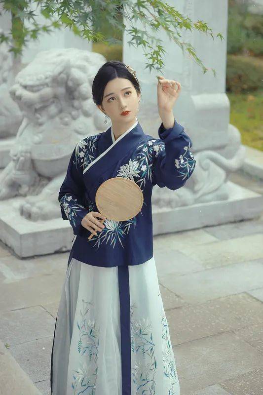  诗词丨诗经里最美的10首诗,草木皆情,句句生香