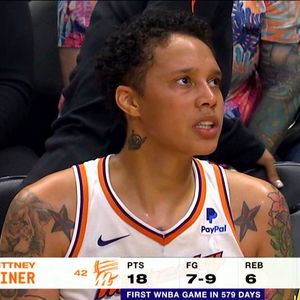  wnba巨星格里娜回归首秀湖人主教练哈姆名宿魔术师到场观战