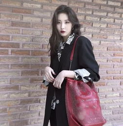  宣美变身镜面穿搭博主,可盐可甜的私服我爱了