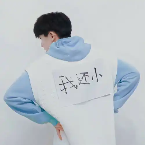 高清禁欲系头像男读书