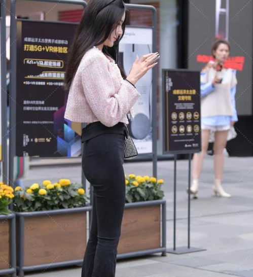  超时髦的瑜伽裤穿搭,简单却很个性,显白美丽