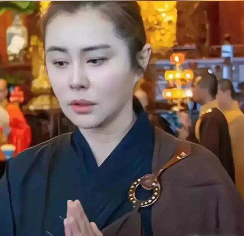  56岁王祖贤在母亲节晒美照,脸部僵硬变化大,被网友质疑过度医美