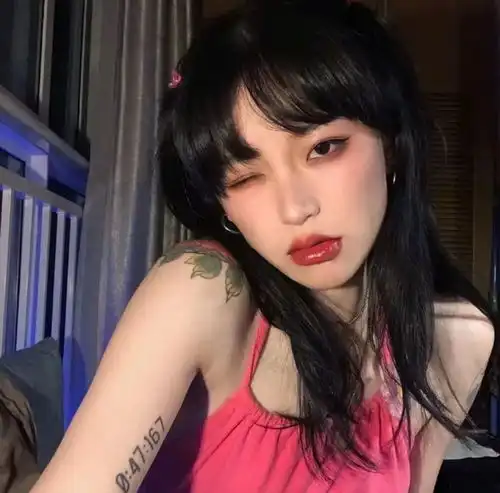  招桃花夏日温柔小众女生头像329