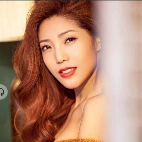  陌陌主播天蝎丹直播间演唱酒醉的蝴蝶,展现别样的广场舞神曲