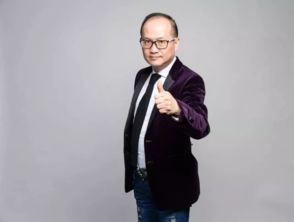  这个站在陌陌和罗永浩背后的男人,又要搞事