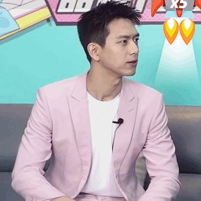  李现今天直播,剃了一个刺猬头