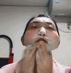  当衣服和证件照撞色以后...哈哈哈那可真见鬼了
