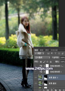  photoshop打造唯美的中性蓝色树边人物图片