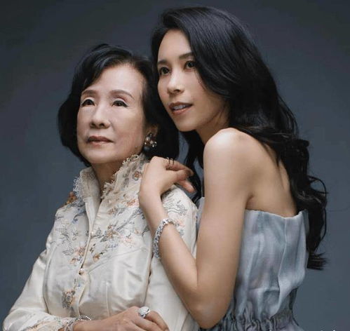  难怪被张国荣称为完美女人,莫文蔚的妈妈原来这么优秀