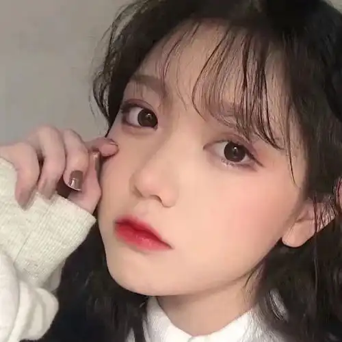  喜欢的女生不回我消息,却发朋友圈不回你qq的人,算了吧