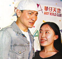 村民开拖拉机追赵薇要签名女粉丝为谢霆锋跳河图