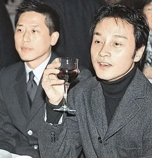  代孕风波成无稽之谈,65岁唐鹤德0点发文悼念张国荣冥诞,21年深情依旧