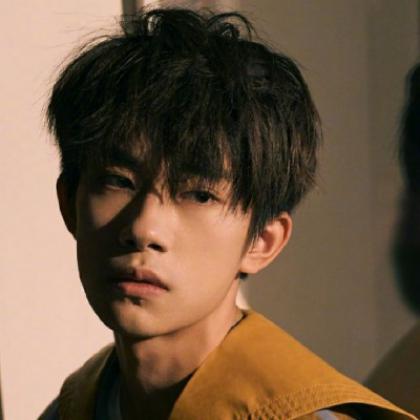 帅气伤感的男生头像,连伤心的样子都这么好看了 帅气伤感的男生头像,连伤心的样子都这么好看了